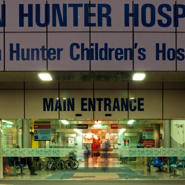 Hunter nurses and midwives walk off job for better conditions 2NURFM